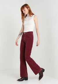 Rosemunde BENITA mleczny