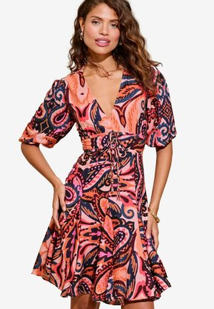 Lipsy GODET DETAIL V NECK  REGULAR FIT - Vapaa-ajan mekko - pink