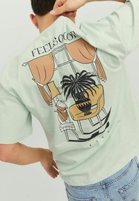 Bestel Jack & Jones T-shirts met korte mouwen JORCANGGU FRONT TEE SS CREW NECK FST heren beige | België Bestel Jack & Jones T-shirts met korte mouwen JORCANGGU FRONT TEE SS CREW NECK FST heren beige | België