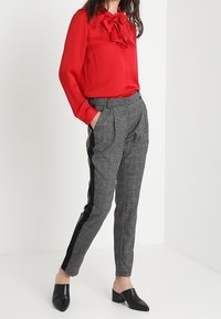 Cream Tygbyxor - grey