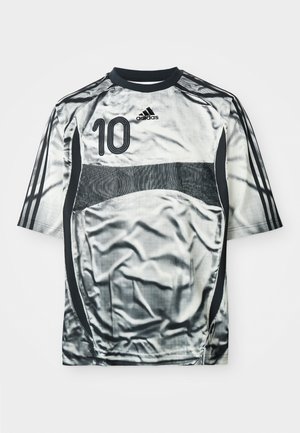 Sömlös silver- och svart Adidas sporttröja med nummer 10 på framsidan och tre svarta ränder som sträcker sig ner längs ärmarna.
