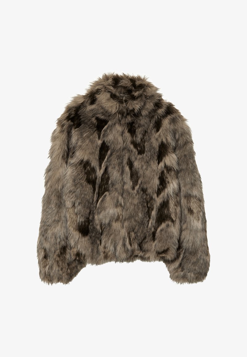 Jakke i imiteret pels i nuancer af grå og brun, med høj krave, blød tekstur og løs pasform med ujævne, bølgende mønstre.