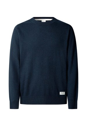 Dunkelblauer Pullover mit Rundhalsausschnitt und langen Ärmeln, mit gerippten Bündchen und Saum sowie einem kleinen weißen Markenlabel nahe dem unteren Saum.