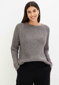 bonprix MIT GLITZERGARN - Maglione - grey
