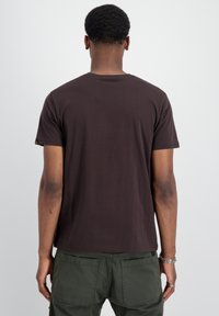 Alpha Industries T-Shirt print - hunter brown