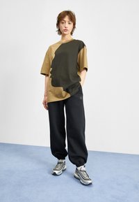 Jordan PANT - Pantalones deportivos - black