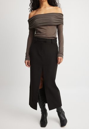 MIT FRONTSCHLITZ - Maxi skirt - black