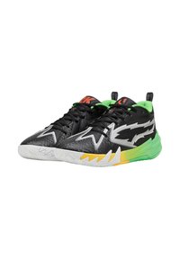 Scarpe sportive nere con accenti verdi, dettagli argentati e superfici texturizzate. Presentano una suola multicolore distintiva e un design audace.