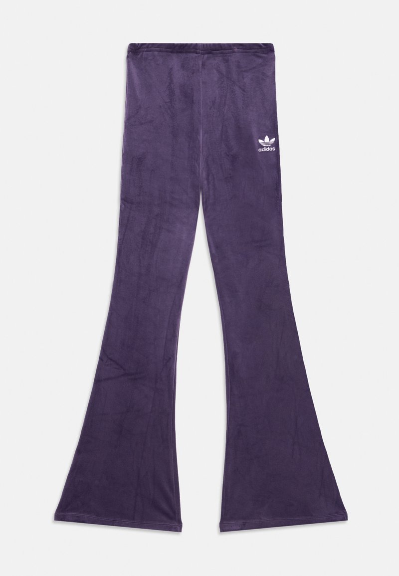 Purpurinės platėjančios kelnės, pagamintos iš minkštos medžiagos, su elastine juosmeniu ir mažuoju baltu Adidas logotipu kairėje šlaunyje.