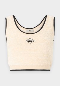 Κρεμ αμάνικο crop top με υφή, με μαύρο περίγραμμα και κεντρικό τσεπάκι με λογότυπο σε σχήμα ρομβού που γράφει "Elisabetta Franchi".