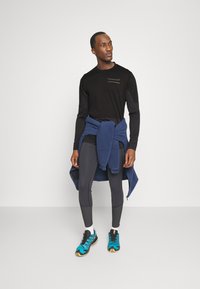 Norrøna SENJA EQUALISER LIGHTWEIGHT LONG SLEEVE - Hosszú ujjú felső - caviar