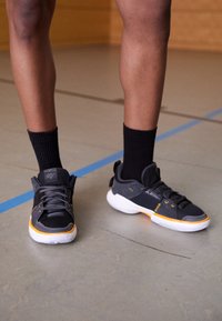 JORDAN ONE TAKE 5 - Scarpe da basket - black/taxi/anthracite/sail