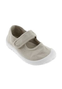 Zapato de lona beige con tira de Velcro y paneles de malla, que presenta una suela de goma blanca y un diseño de punta redonda. Construcción ligera y flexible.