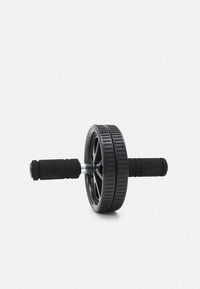 Roulette d'exercice noire avec des poignées en caoutchouc texturé, dotée d'un axe central en métal et d'un design de roue striée pour une meilleure prise et stabilité.