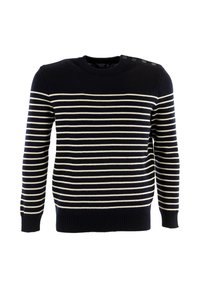 Maglione blu navy con righe orizzontali bianche, colletto a girocollo e polsini a coste. Presenta quattro bottoni sulla spalla sinistra.