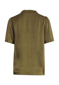 Olijf groene blouse met korte mouwen, gemaakt van een zachte, gladde stof en met een rimpelachtige halslijn. Eenvoudig ontwerp zonder extra patronen of accenten.