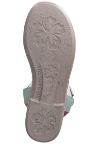 Světle modrá, zelená a bílá podešev sandálů s texturovaným povrchem; obsahuje květinový vzor a vygravírované logo.