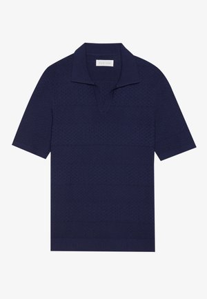 Polo de manga corta azul marino con un patrón de diamantes texturizados, con un cuello acanalado y un diseño de escote en forma de V. Tejido de punto duradero.