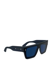 Occhiali da sole blu navy con lenti rettangolari, caratterizzati da una montatura spessa e dettagli in metallo argentato discreti. Realizzati in plastica lucida.