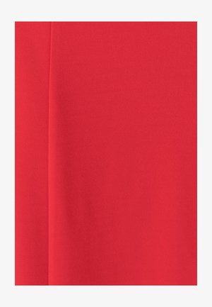 Mäkká červená tkanina s hladkou textúrou, ktorá má jednotnú farbu a jemný lesk. Dizajn je elegantný bez viditeľných vzorov alebo akcentov.