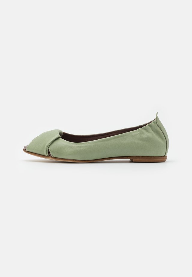 Peeptoe ballerina's - pesto