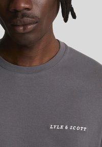 Lyle & Scott T-shirt básica - gunmetal cove