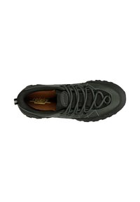 Scarpa da trekking verde scuro con tomaia in tessuto texture, suola in gomma e lacci rotondi; presenta un collare imbottito e dettagli con logo.