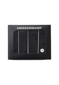 Ensemble de sous-vêtements noirs dans une boîte noire de marque Swedemount avec une fenêtre transparente montrant les vêtements pliés et une étiquette taille S dans un coin.