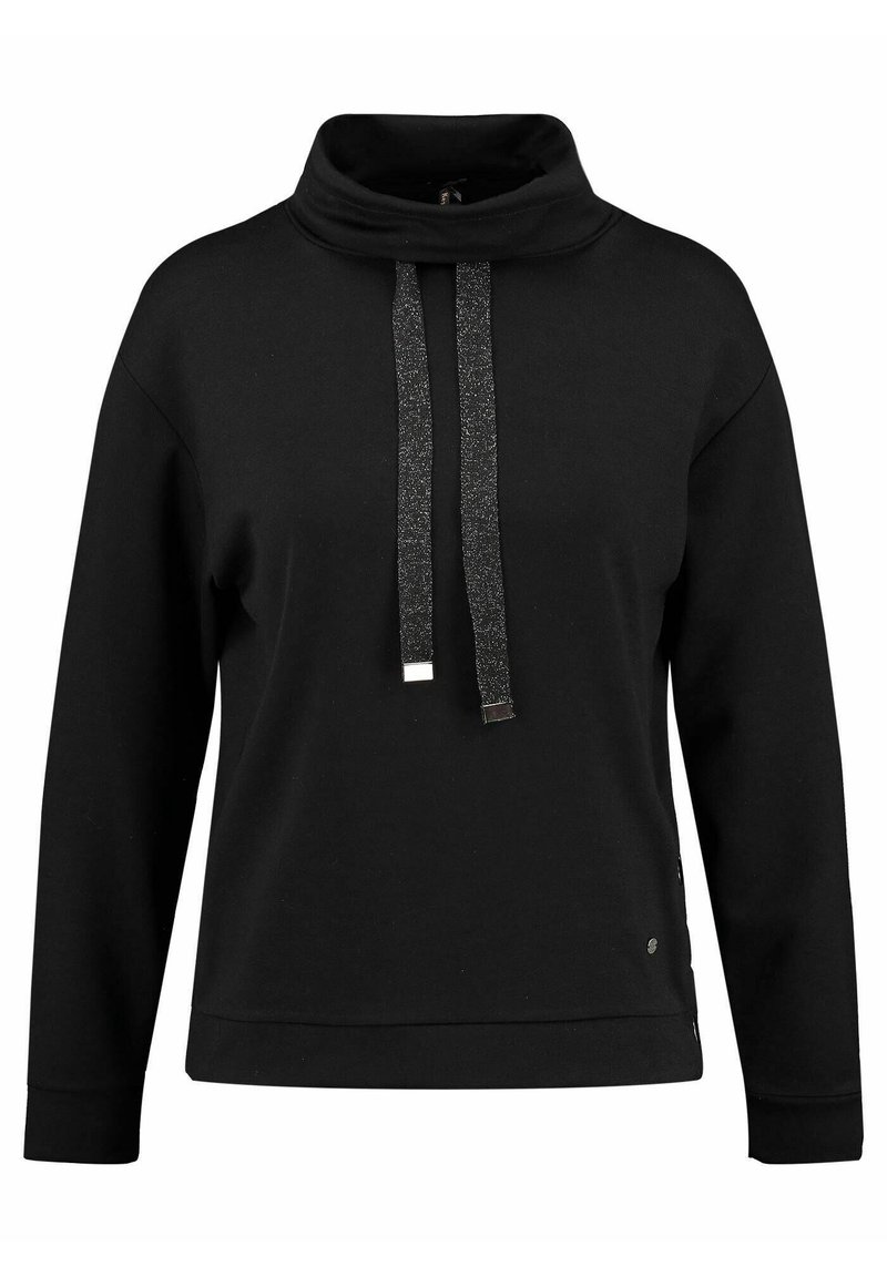 Sudadera negra con un cuello alto, cordones brillantes, mangas largas y un corte relajado. Textura suave y puños acanalados.