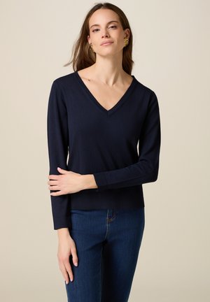 CON SCOLLO A V - Striktrøje - blu