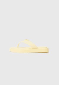 BUENA - Sandales tongs - light yellow