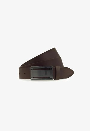 Bruine leren riem met een brede, platte vorm. Beschikt over een slanke, rechthoekige zwarte sluiting met een glanzende afwerking. De randen zijn glad.