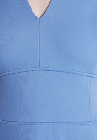 HUGO Pouzdrové šaty - blue
