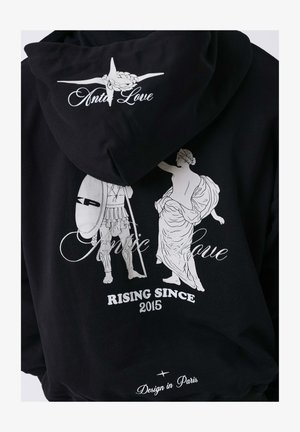 Felpa nera con cappuccio con figure classiche greche bianche, testo "Antic Love", "Rising Since 2015" e "Design in Paris" stampati sul retro.