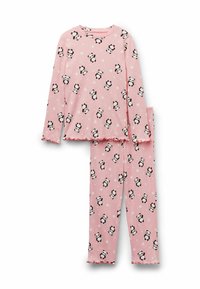 Rosa gerippte Pyjamas mit Panda-Muster und Sternakzenten. Das Oberteil hat lange Ärmel und einen runden Halsausschnitt; die Hose ist körperlang mit Rüschenecken.