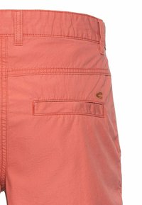 camel active REGULAR FIT - Shorts - faded red