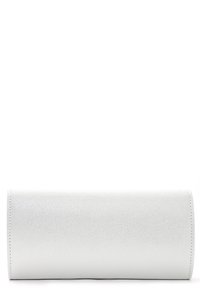 Witte getextureerde clutch tas met een gladde afwerking en een subtiel korrelpatroon. Rechthoekige vorm met netjes gestikte randen. Geen zichtbare hardware.