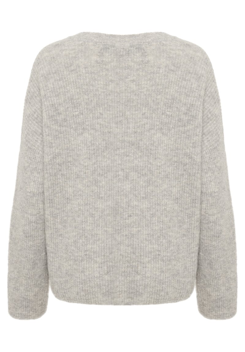 Hellgrauer Strickpullover mit langen Ärmeln, rundem Halsausschnitt und lockerer Passform. Subtile Textur ohne Muster oder Verzierungen.