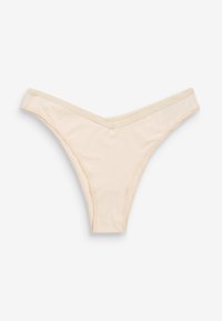 Culotte thong beige avec un design à l'avant en forme de V, fabriquée en tissu doux, avec une taille douce et une couverture minimale.