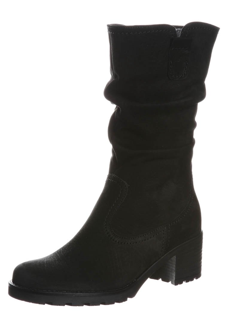 Bottine noire décontractée en cuir texturé, dotée d'un talon bloc épais, d'un bout arrondi et de détails de coutures minimalistes sur les côtés.