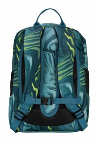 Zaino di color teal scuro con motivi di foglie verdi. Presenta spallacci imbottiti e tasche laterali in rete. Include una fibbia anteriore e un manico.