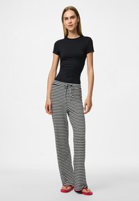 Pieces PCLAYA MW WIDE  - Broek - bright white
