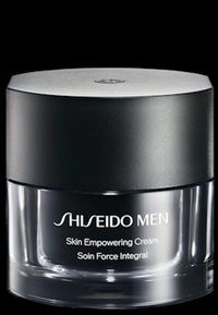 Svart og sølv krukke med rund form. Klar bunn og matte svarte lokk. Etiketten har hvit tekst: "SHISEIDO MEN Skin Empowering Cream."