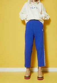 adidas Originals Träningsbyxor - blue