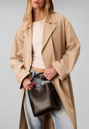 Calvin Klein, BUCKET WITH STRAP - Sac à main - black