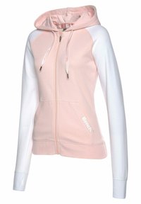 Rosa und weiße Zip-Hoodie mit einer Vordertasche, kontrastierenden Ärmeln und dem "Bench"-Logo an der Seite. Aus weichem, strukturiertem Stoff gefertigt.
