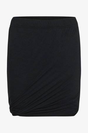 Jupe portefeuille noire en tissu léger et doux, avec une texture froncée et une taille élastique pour un confort optimal et une facilité d'enfilage.