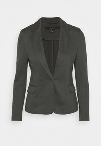 Ciemnozielona, dopasowana marynarka z klapą z wycięciem, długimi rękawami i bocznymi kieszeniami. Wykonana z gładkiej, elastycznej tkaniny. Prosty fason.