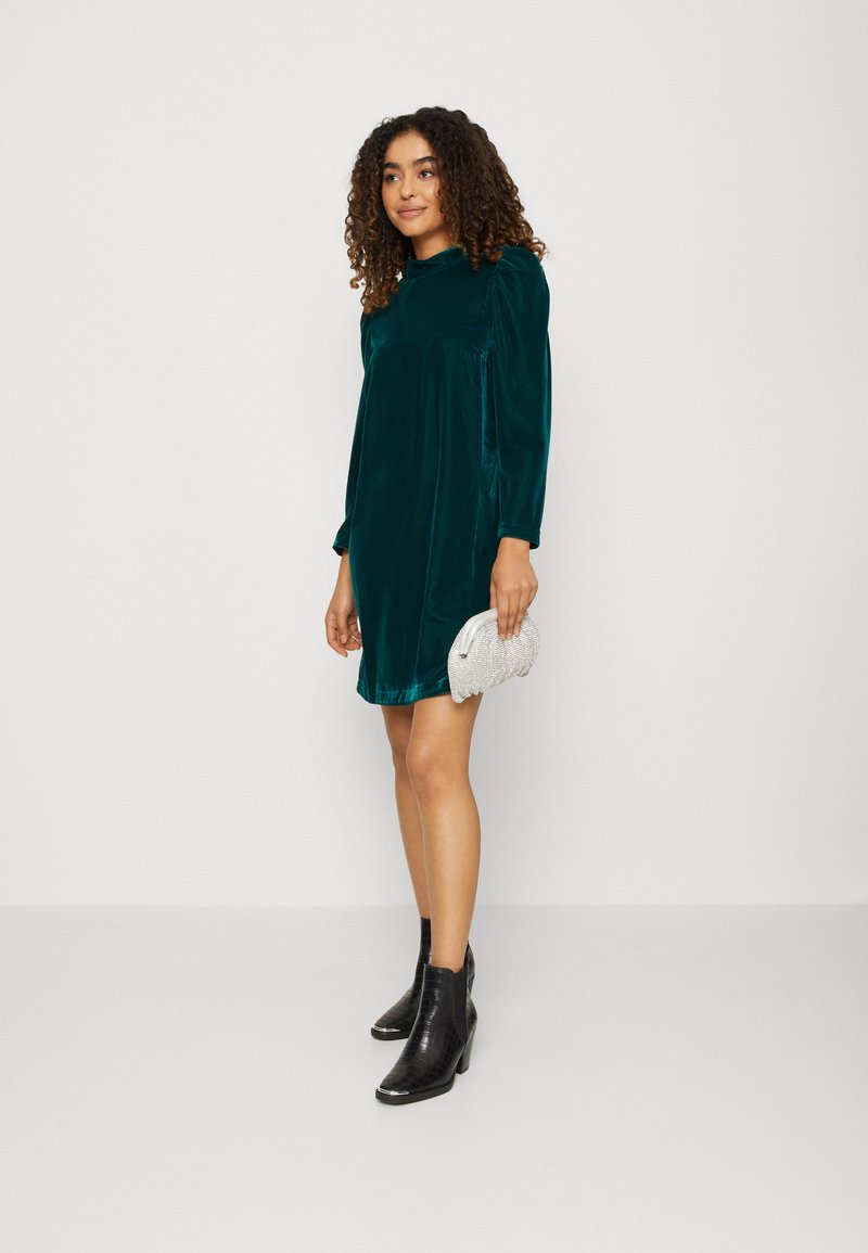 GAP MINI DRESS - Koktejlové šaty / šaty na párty - green pine