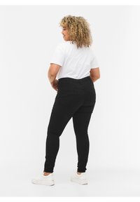 Zizzi LONG AMY - Slim fit -farkut - black